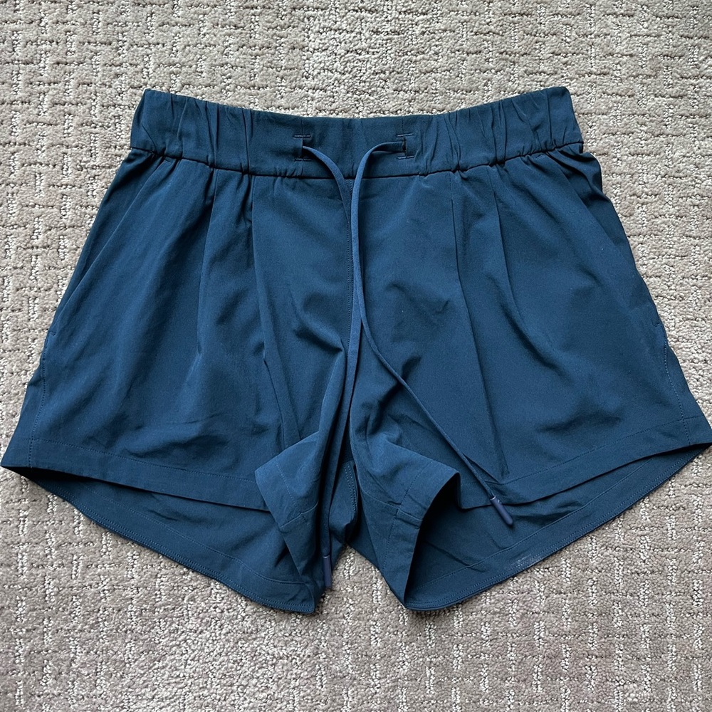 Lululemon Stroll at Sundown Short